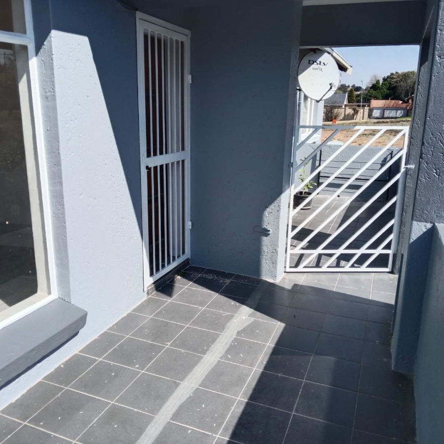 2 Bedroom Property for Sale in Linmeyer Gauteng