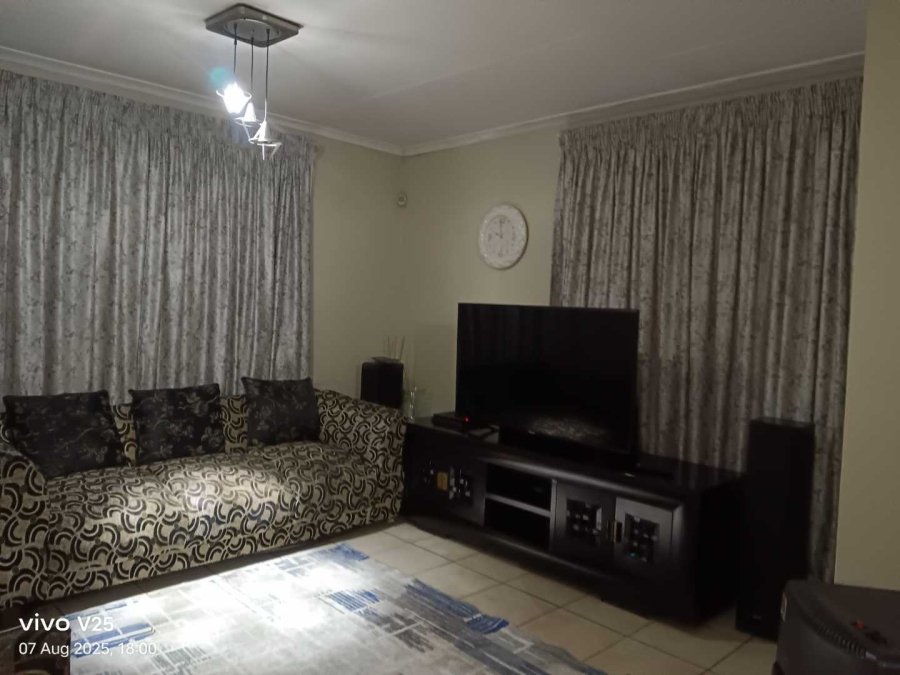 To Let 3 Bedroom Property for Rent in Elandshaven Gauteng
