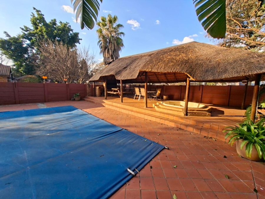 To Let 4 Bedroom Property for Rent in Buccleuch Gauteng