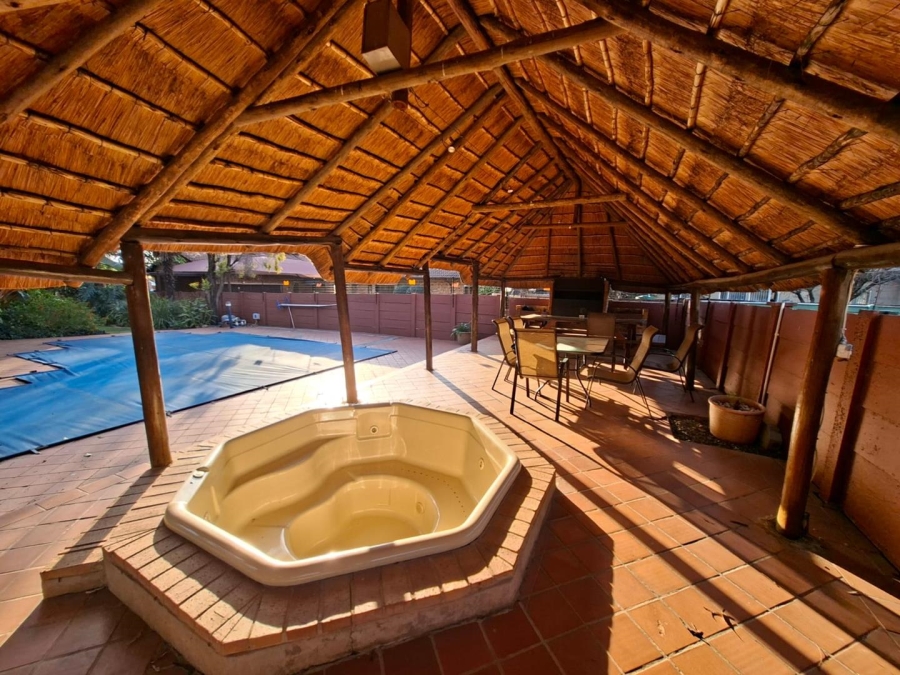 To Let 4 Bedroom Property for Rent in Buccleuch Gauteng