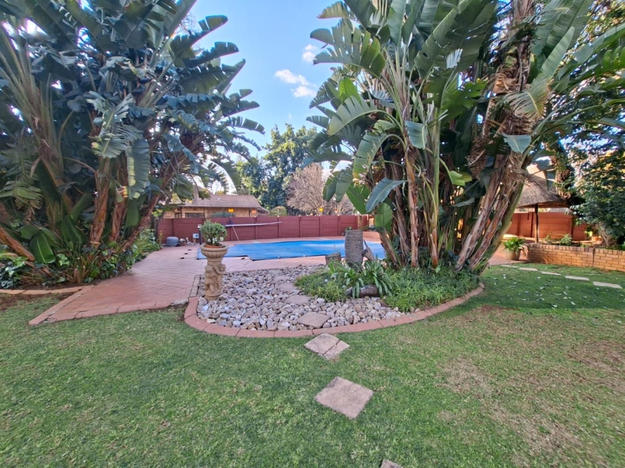 To Let 4 Bedroom Property for Rent in Buccleuch Gauteng