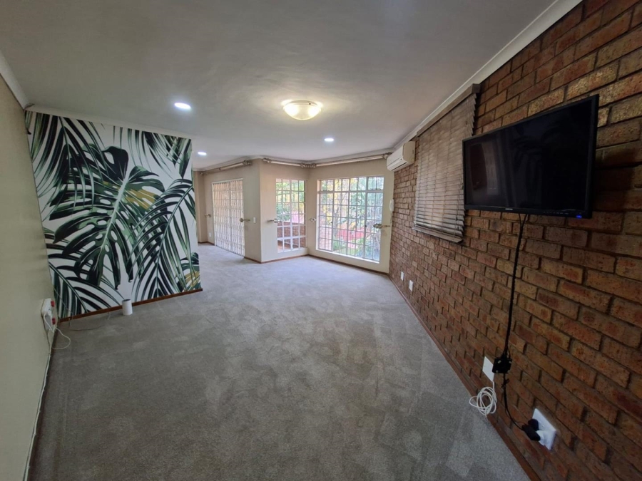 To Let 4 Bedroom Property for Rent in Buccleuch Gauteng