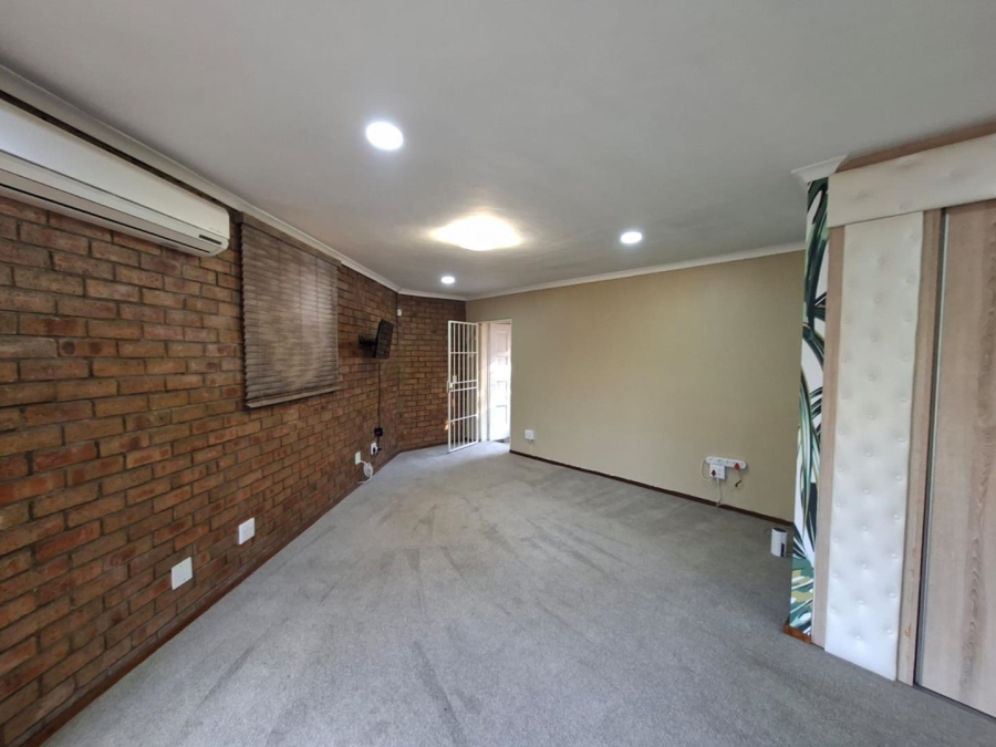 To Let 4 Bedroom Property for Rent in Buccleuch Gauteng