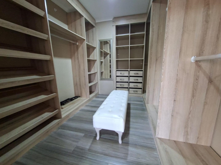 To Let 4 Bedroom Property for Rent in Buccleuch Gauteng