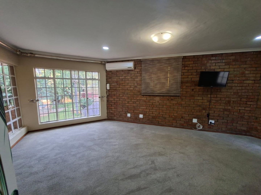 To Let 4 Bedroom Property for Rent in Buccleuch Gauteng