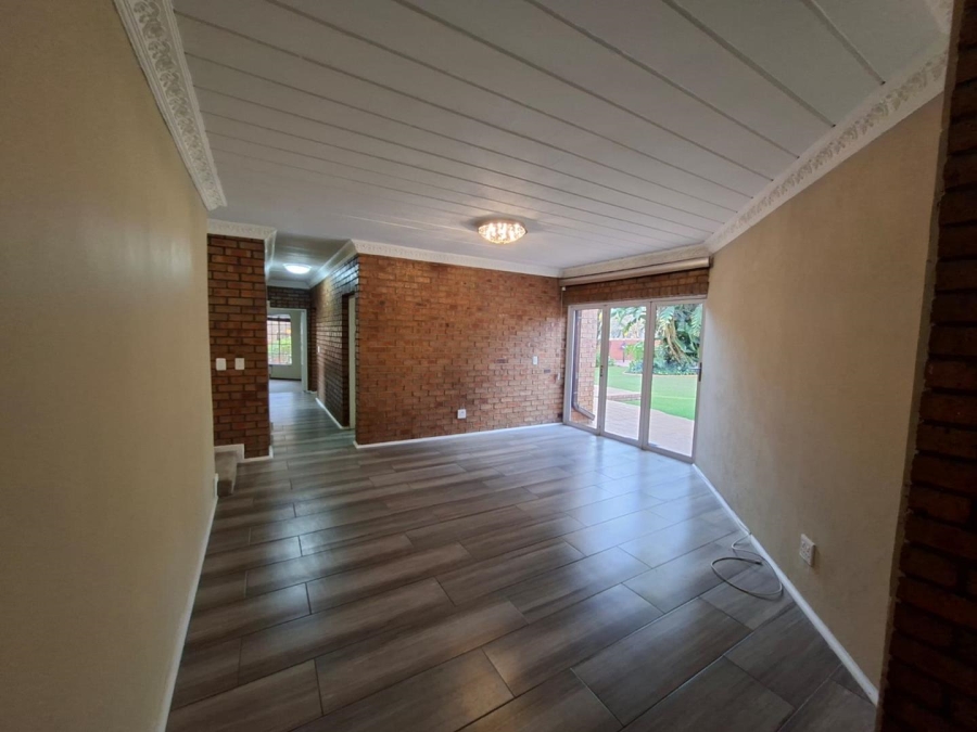 To Let 4 Bedroom Property for Rent in Buccleuch Gauteng