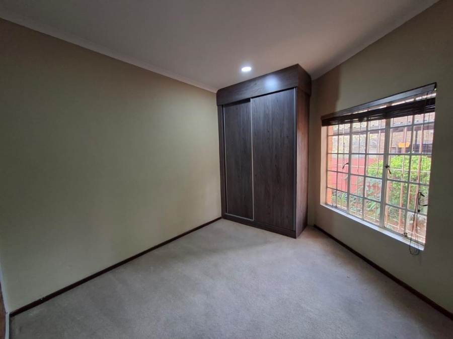 To Let 4 Bedroom Property for Rent in Buccleuch Gauteng