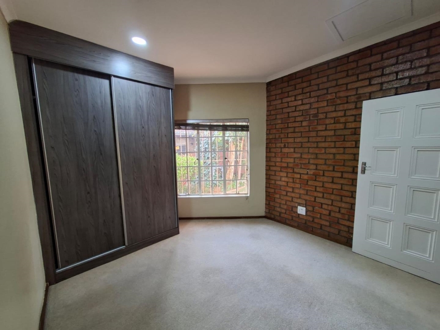 To Let 4 Bedroom Property for Rent in Buccleuch Gauteng