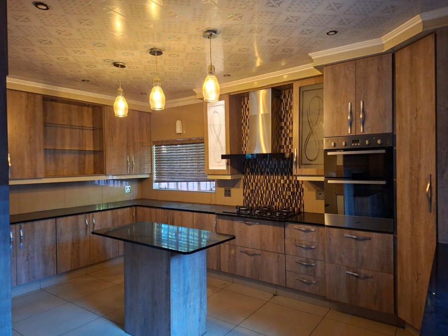 To Let 4 Bedroom Property for Rent in Buccleuch Gauteng