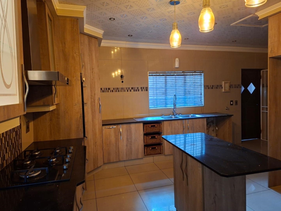 To Let 4 Bedroom Property for Rent in Buccleuch Gauteng