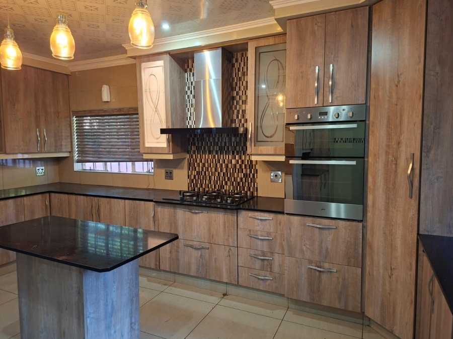 To Let 4 Bedroom Property for Rent in Buccleuch Gauteng