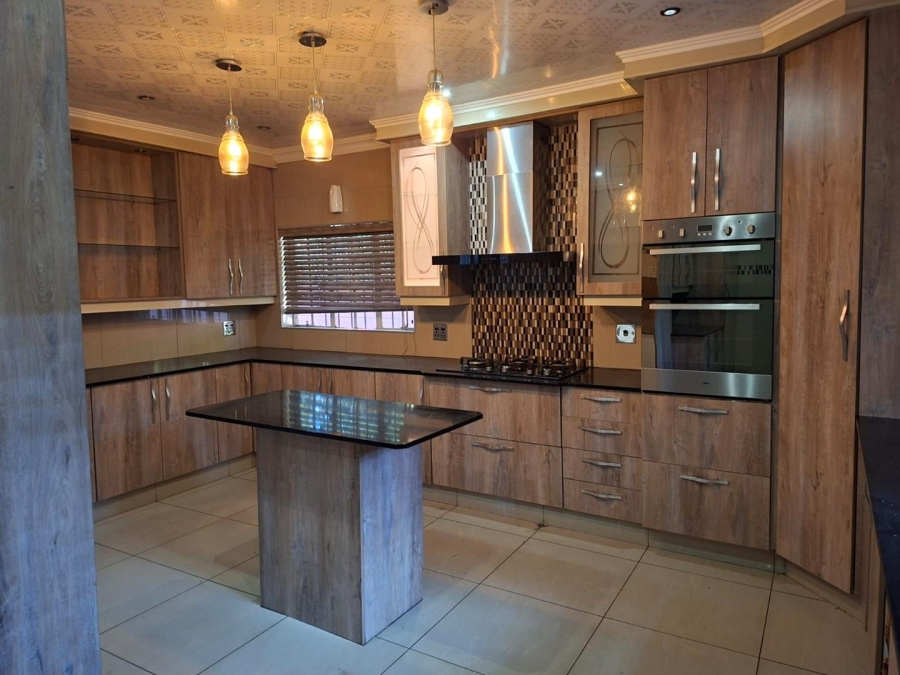 To Let 4 Bedroom Property for Rent in Buccleuch Gauteng
