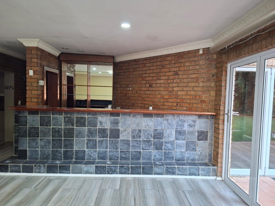 To Let 4 Bedroom Property for Rent in Buccleuch Gauteng