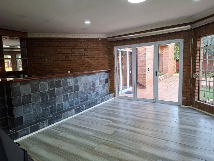 To Let 4 Bedroom Property for Rent in Buccleuch Gauteng