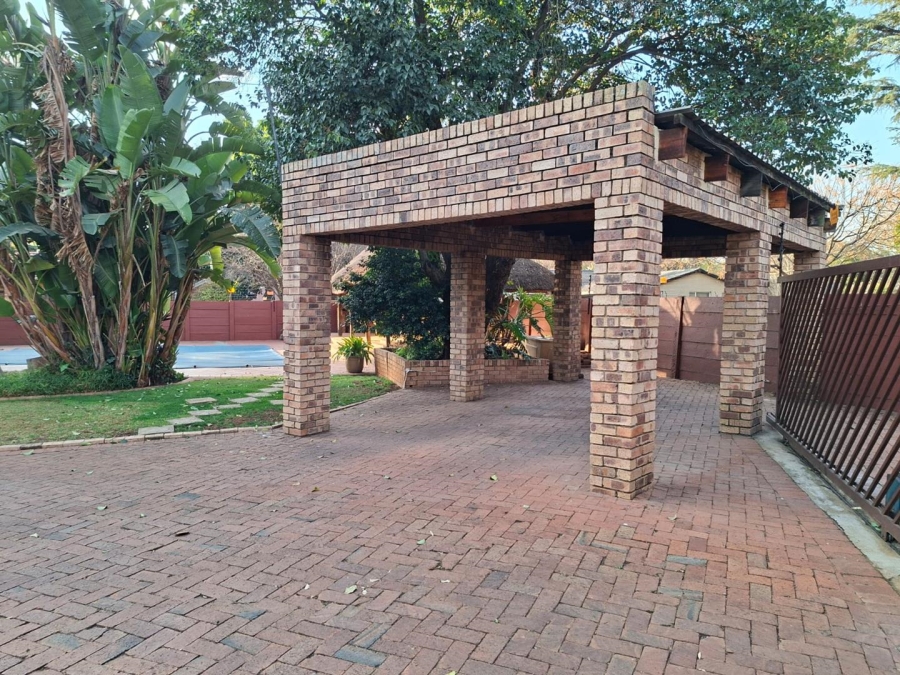 To Let 4 Bedroom Property for Rent in Buccleuch Gauteng
