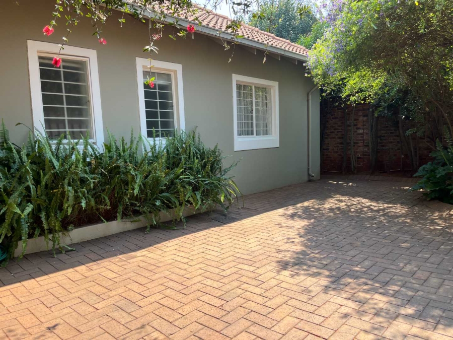 To Let 2 Bedroom Property for Rent in Emmarentia Gauteng