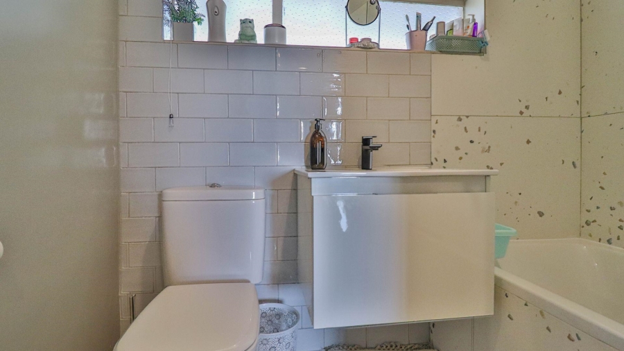 1 Bedroom Property for Sale in Hurlpark Gauteng