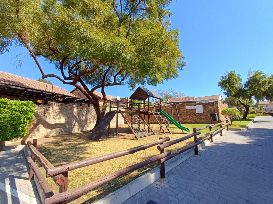 To Let 2 Bedroom Property for Rent in Noordhang Gauteng