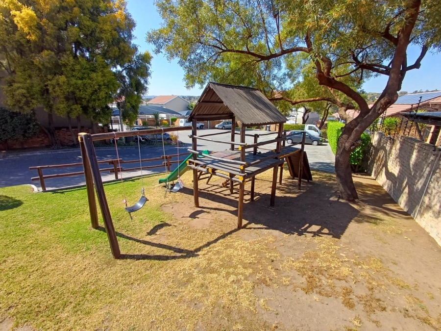 To Let 2 Bedroom Property for Rent in Noordhang Gauteng