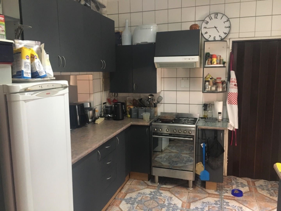 5 Bedroom Property for Sale in Rooihuiskraal Gauteng