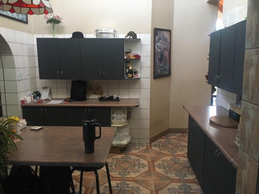 5 Bedroom Property for Sale in Rooihuiskraal Gauteng