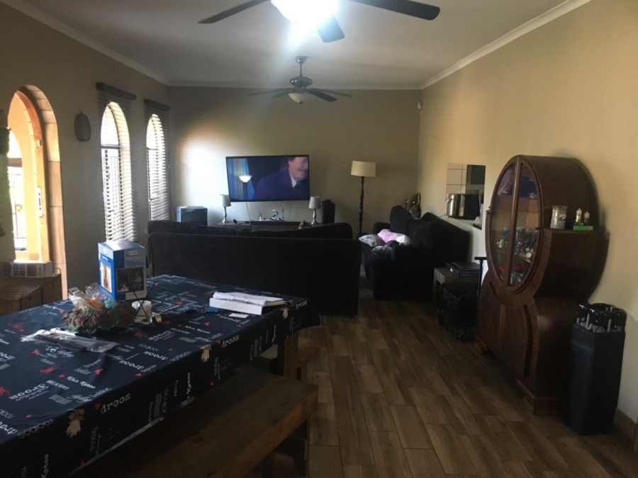 5 Bedroom Property for Sale in Rooihuiskraal Gauteng