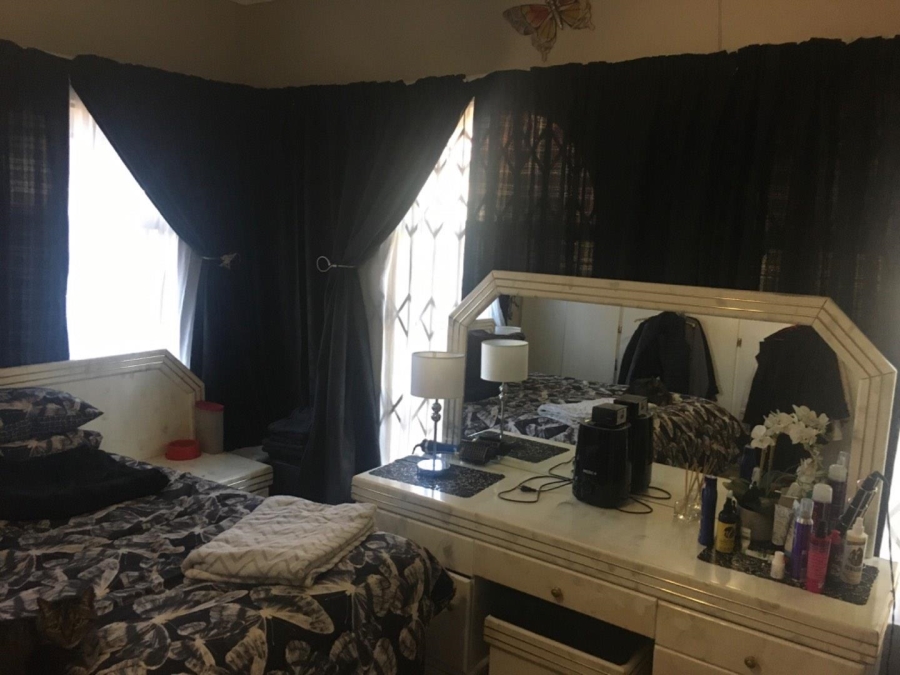 5 Bedroom Property for Sale in Rooihuiskraal Gauteng