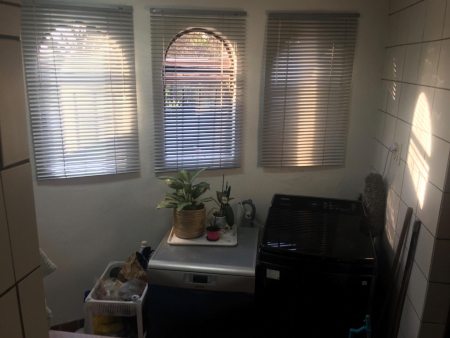 5 Bedroom Property for Sale in Rooihuiskraal Gauteng
