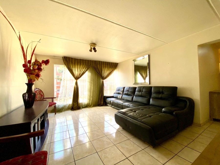 To Let 3 Bedroom Property for Rent in Weltevreden Park Gauteng