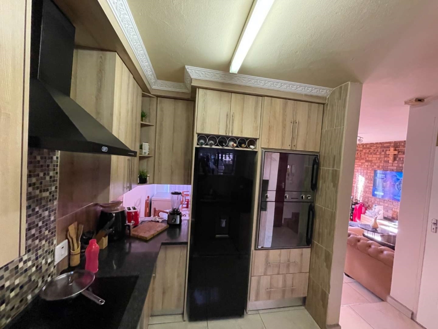 2 Bedroom Property for Sale in Weavind Park Gauteng