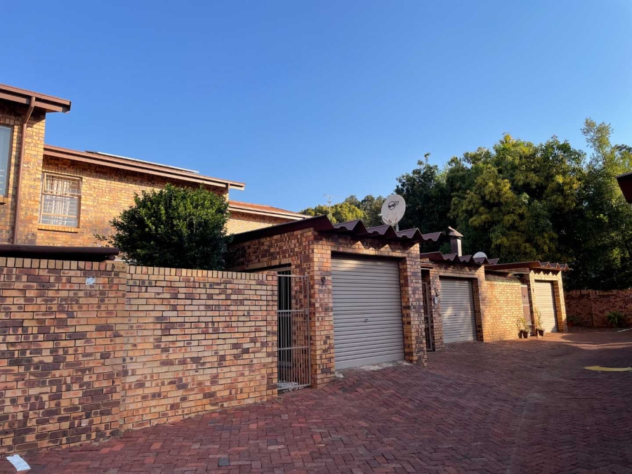 2 Bedroom Property for Sale in Weavind Park Gauteng