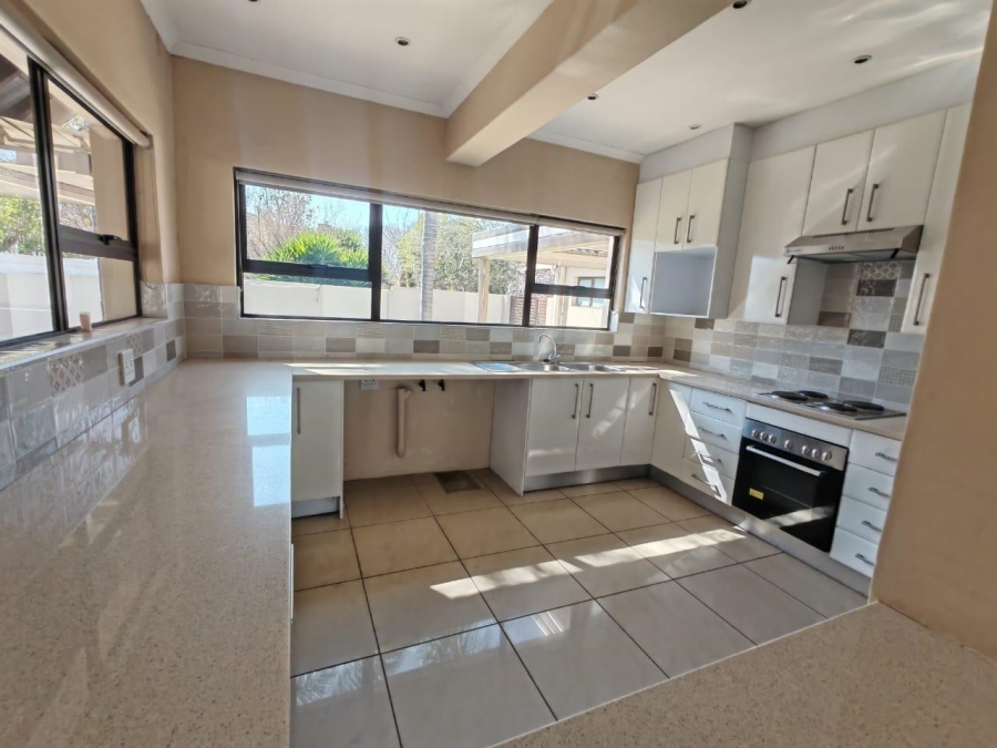 5 Bedroom Property for Sale in Glen Marais Gauteng