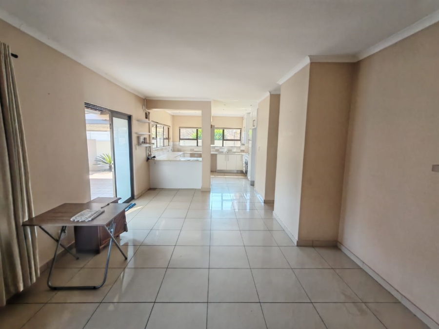 5 Bedroom Property for Sale in Glen Marais Gauteng