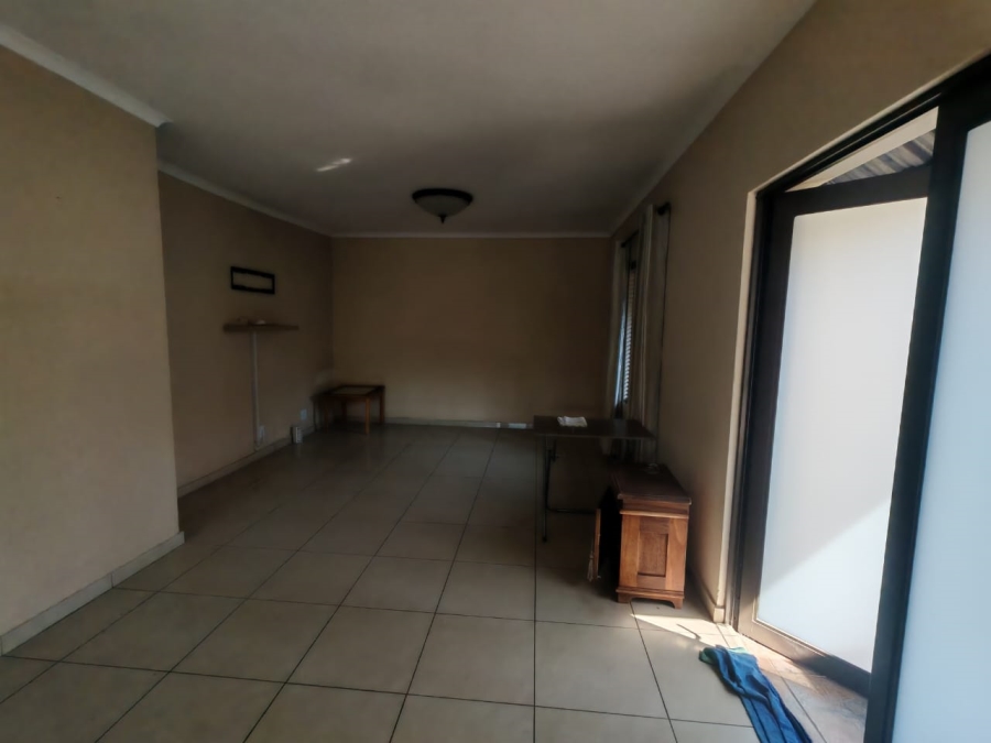 5 Bedroom Property for Sale in Glen Marais Gauteng