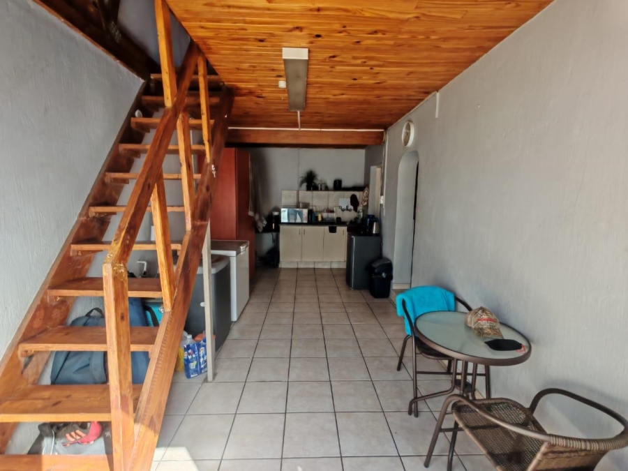 5 Bedroom Property for Sale in Glen Marais Gauteng