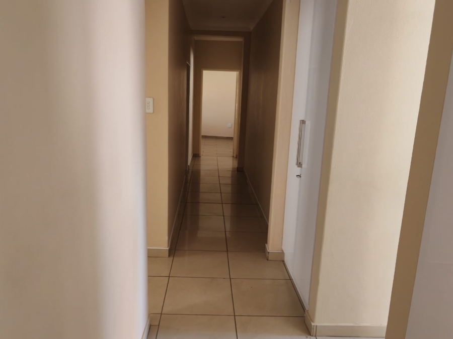 5 Bedroom Property for Sale in Glen Marais Gauteng