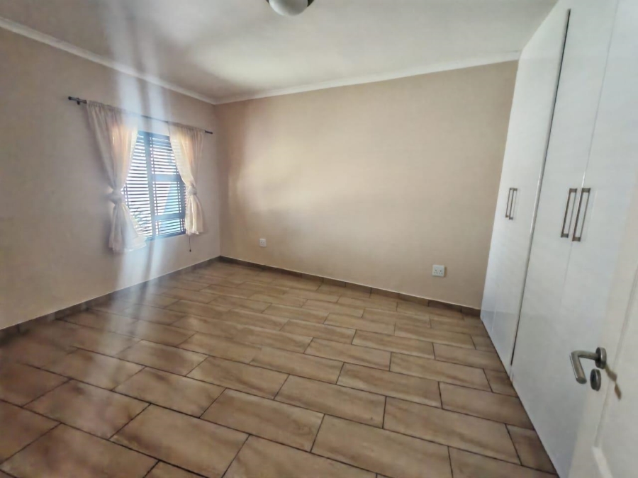 5 Bedroom Property for Sale in Glen Marais Gauteng