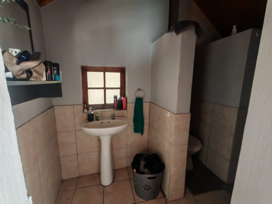 5 Bedroom Property for Sale in Glen Marais Gauteng