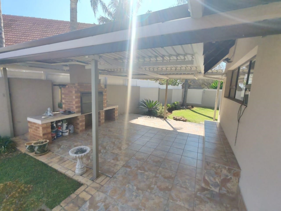 5 Bedroom Property for Sale in Glen Marais Gauteng