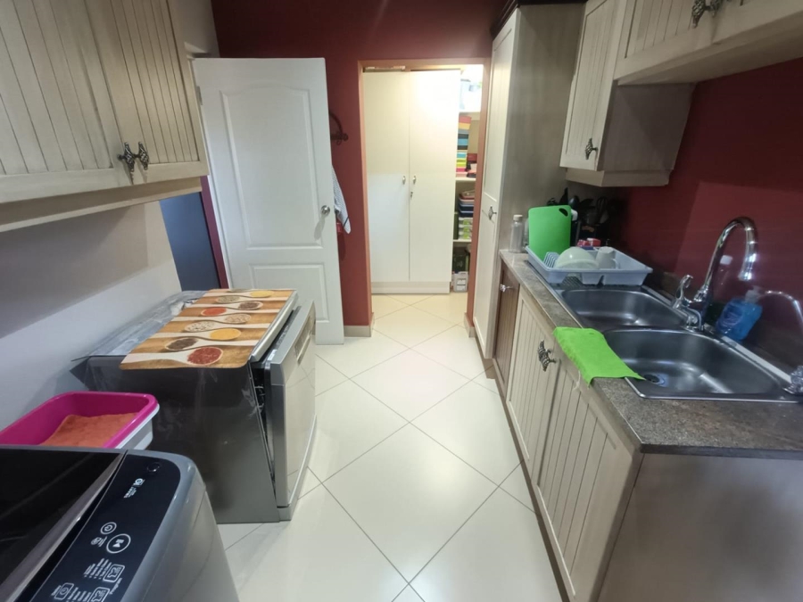 5 Bedroom Property for Sale in Eldoraigne Gauteng