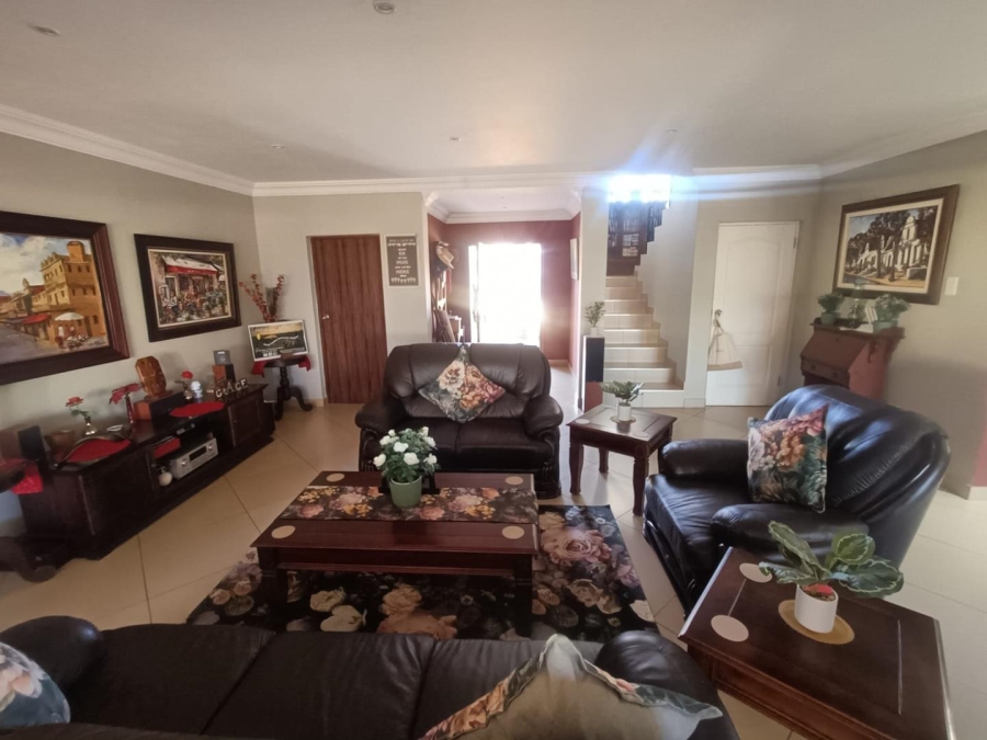 5 Bedroom Property for Sale in Eldoraigne Gauteng