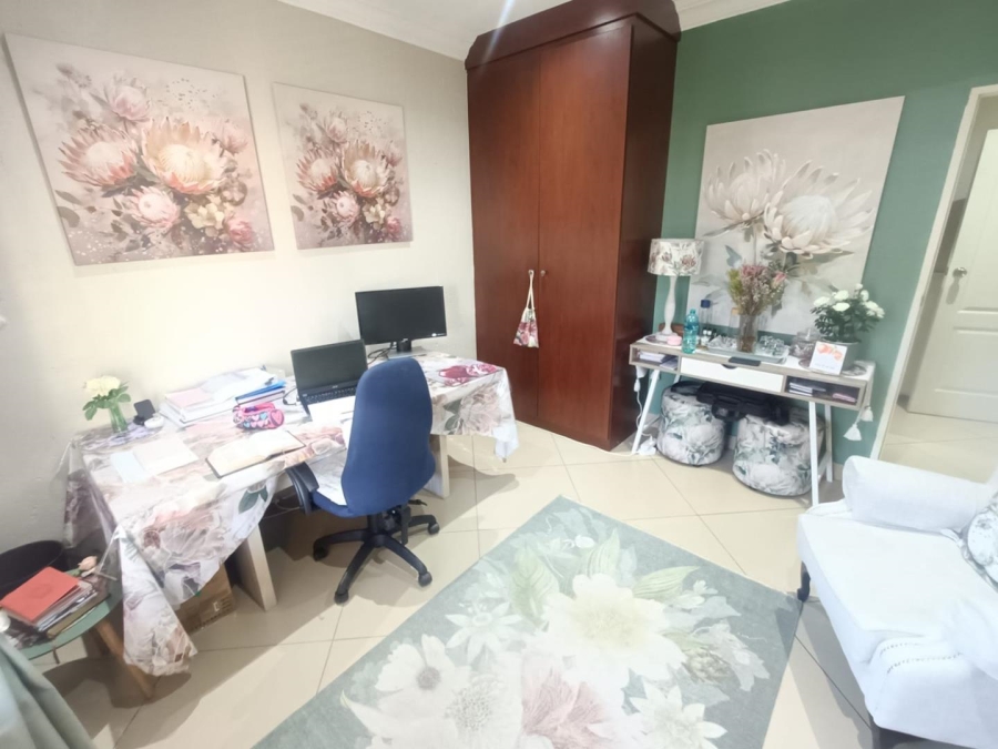 5 Bedroom Property for Sale in Eldoraigne Gauteng