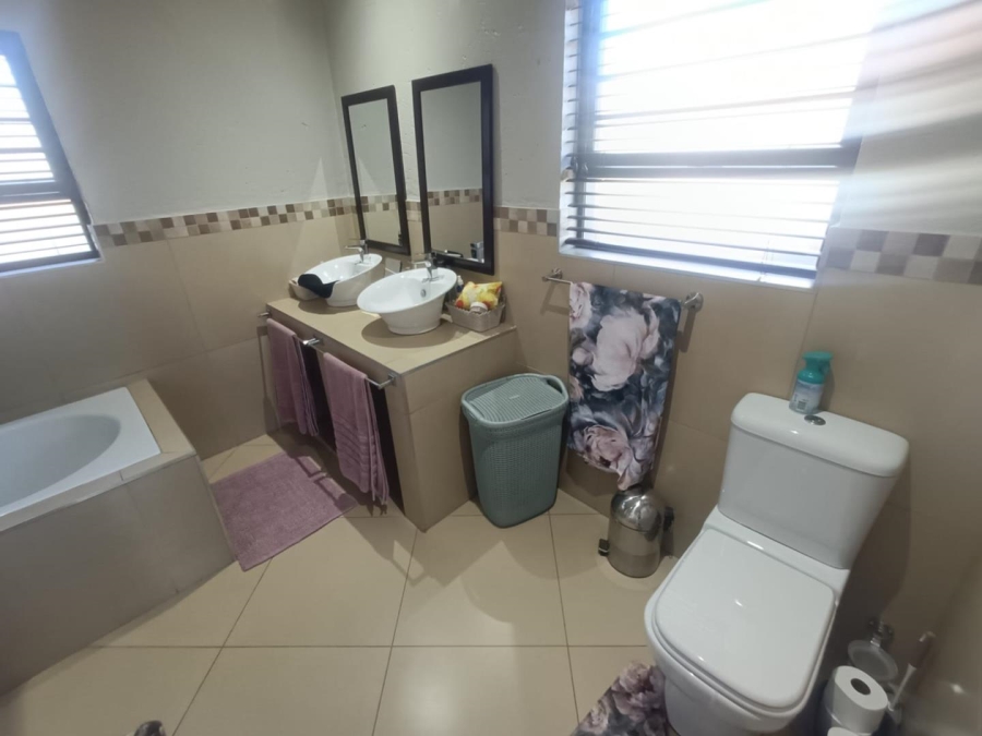 5 Bedroom Property for Sale in Eldoraigne Gauteng