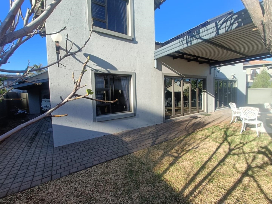 5 Bedroom Property for Sale in Eldoraigne Gauteng