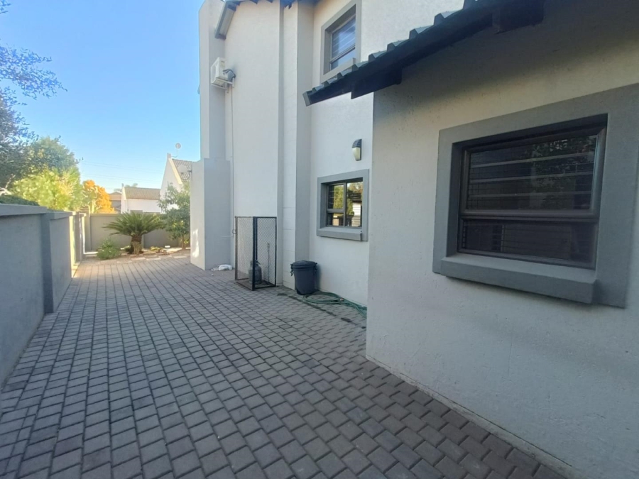 5 Bedroom Property for Sale in Eldoraigne Gauteng