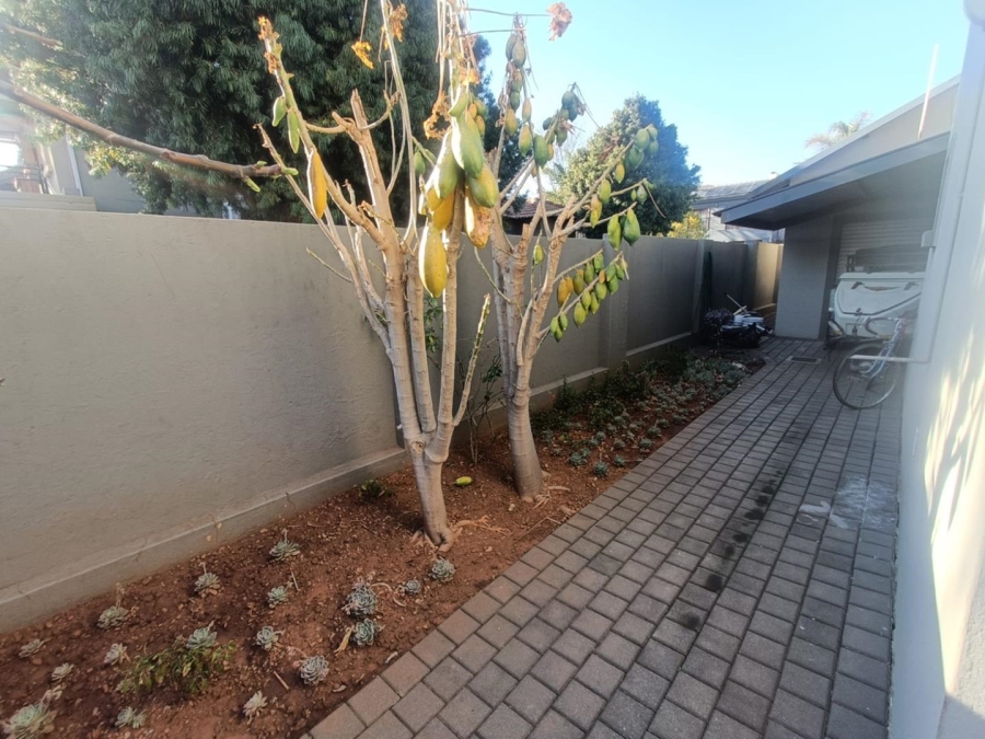 5 Bedroom Property for Sale in Eldoraigne Gauteng