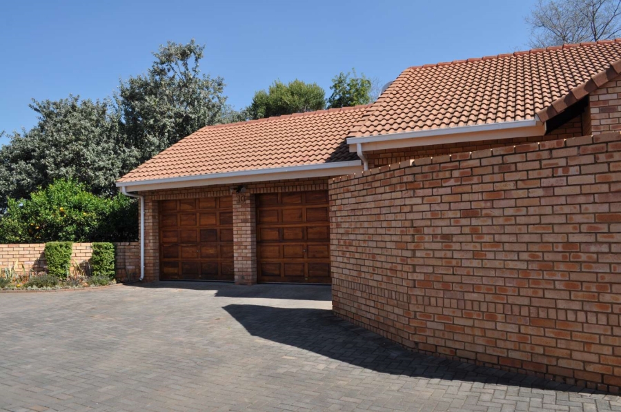 3 Bedroom Property for Sale in Faerie Glen Gauteng