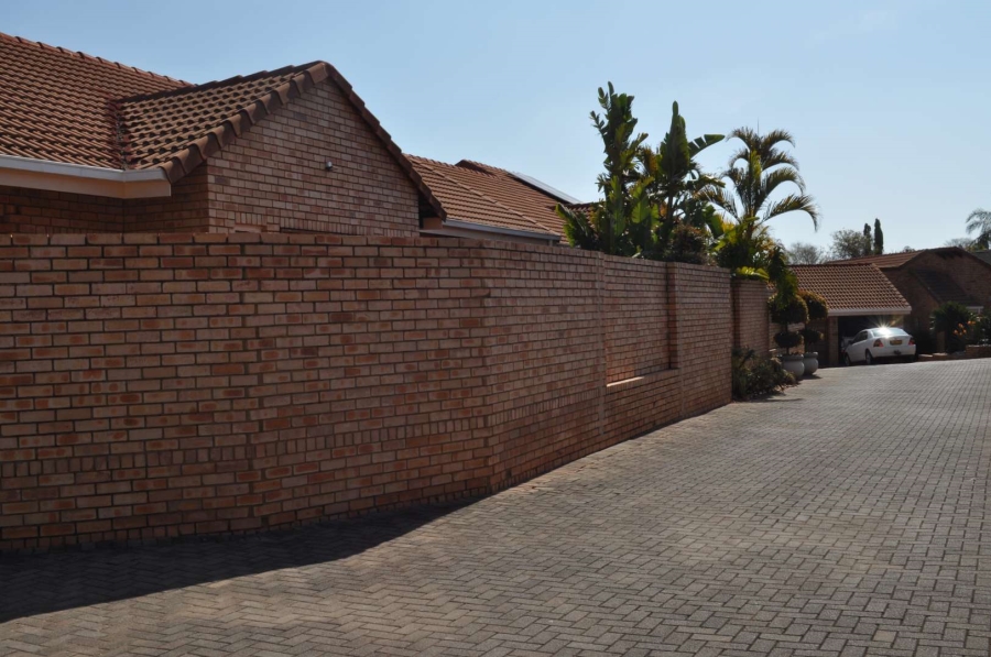 3 Bedroom Property for Sale in Faerie Glen Gauteng