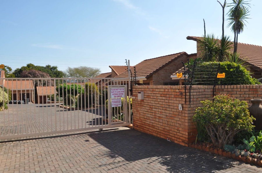 3 Bedroom Property for Sale in Faerie Glen Gauteng