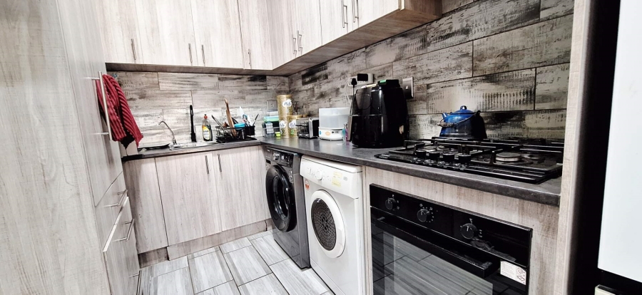 2 Bedroom Property for Sale in Klippoortje Gauteng